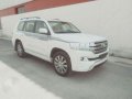 Toyota Land Cruiser 2018 LC200 White AT -6