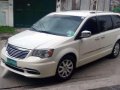 2012 Chrysler Town and Country AT White -0