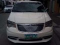 2012 Chrysler Town and Country AT White -3
