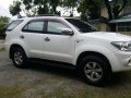 Toyota Fortuner V 2007 White AT For Sale-2
