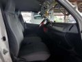 2010 model Toyota Hiace Commuter MT D4D 2008 2009 2011-4