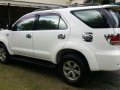 Toyota Fortuner V 2007 White AT For Sale-6