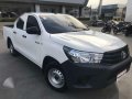 Toyota Hilux 4x2 2016 MT White For Sale-0