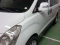 Hyundai Grand Starex Gold Van-2