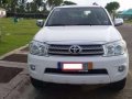 Toyota Fortuner G 2011 AT White For Sale-5