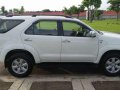 Toyota Fortuner G 2011 AT White For Sale-4