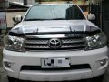 Toyota Fortuner 4x2 2011 White AT For Sale-6