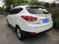 Hyundai Tucson 2010 MT White For Sale-4