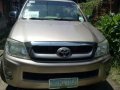 Toyota Hilux G MT 2010 Beige For Sale-2