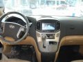 Hyundai Grand Starex Van Modern Special SR Occean View Beige Interior-6