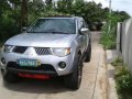 Mitsubishi Strada 4X4 GLS 2007 vs dmax pick up hilux e j g innova ls-6