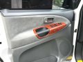 2004 toyota previa automatic-8
