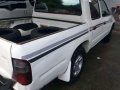Toyota Hilux 2000 White Manual For Sale-2