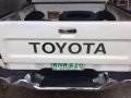 Toyota Hilux 2000 White Manual For Sale-0