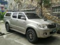 2011 toyota hilux 4x4 manual tranny-1