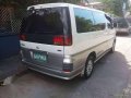 Nissan el grand suv van-1