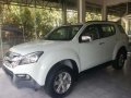 Isuzu mu-X 4x2 ls-a mt-1