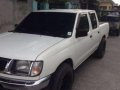 Nissan Frontier 2000 4x2 AT White For Sale-1