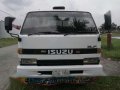 Isuzu elf 4hf1 wide 16 ft-0