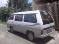 Nissan Vanette Grand Coach 1999 MT White -4