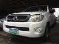 Toyota Hilux 2010 SUV white for sale -1