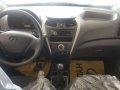 Hyundai Eon 2017 white for sale-6