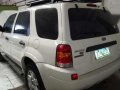 Ford Escape 2005 AT White SUV For Sale-1