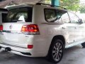 New 2017 Toyota Land Cruiser VX Limited V8 -11