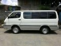 Toyata Hi Ace GL 2000 MT White Van For Sale-0