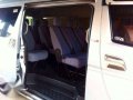Toyota hiace GL grandia 2011-9