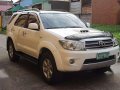 Toyota Fortuner V 2010 AT 4x4 White For Sale-2