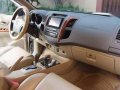 Toyota Fortuner V 2010 AT 4x4 White For Sale-9