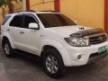 Toyota Fortuner V 2010 AT 4x4 White For Sale-5