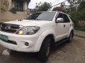 Toyota Fortuner G Gas 2005 White For Sale-1