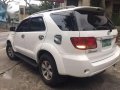 Toyota Fortuner G Gas 2005 White For Sale-4