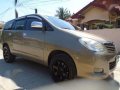 2010 toyota innova G. Diesel Manual. almost brand new. all orig.-1
