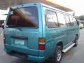 2010 nissan urvan shuttle-5