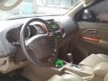 09 toyota fortuner g 4*2 gas automatic-6