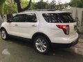 White Ford Explorer Limited 3.5L 4X4-4