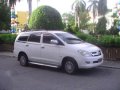 Toyoya Innova J 2006 2.5 MT White For Sale-1