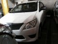 Toyota Innova 2016 van white for sale -1