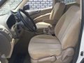 2011 Kia Carnival EX LWB A/T White For Sale-9