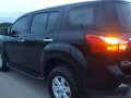 For sale 2015 model Isuzu Mux Ls mt 4x2-7