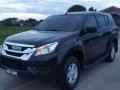 For sale 2015 model Isuzu Mux Ls mt 4x2-6