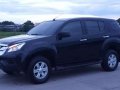 For sale 2015 model Isuzu Mux Ls mt 4x2-5