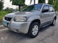 Ford Escape 2004 XLT 30 V6 Automatic Top of the Line 4x4 for sale-1