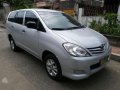Toyota Innova 2011 E AT Silver For Sale -4