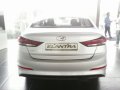 Hyundai Elantra 2017 White for sale-3