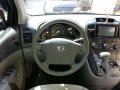 Kia grand carnival EX AT 2011-7