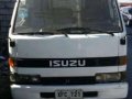 Isuzu elf close van-0